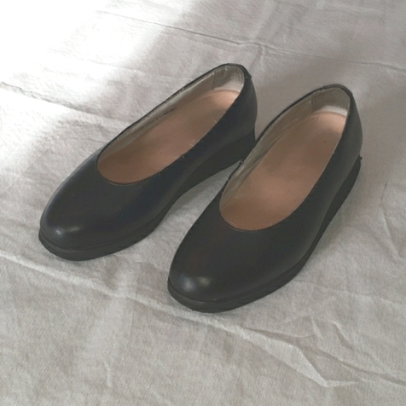 Black leather Wedge Career Casual shoes size 7 1/2 - Picture 1 of 4